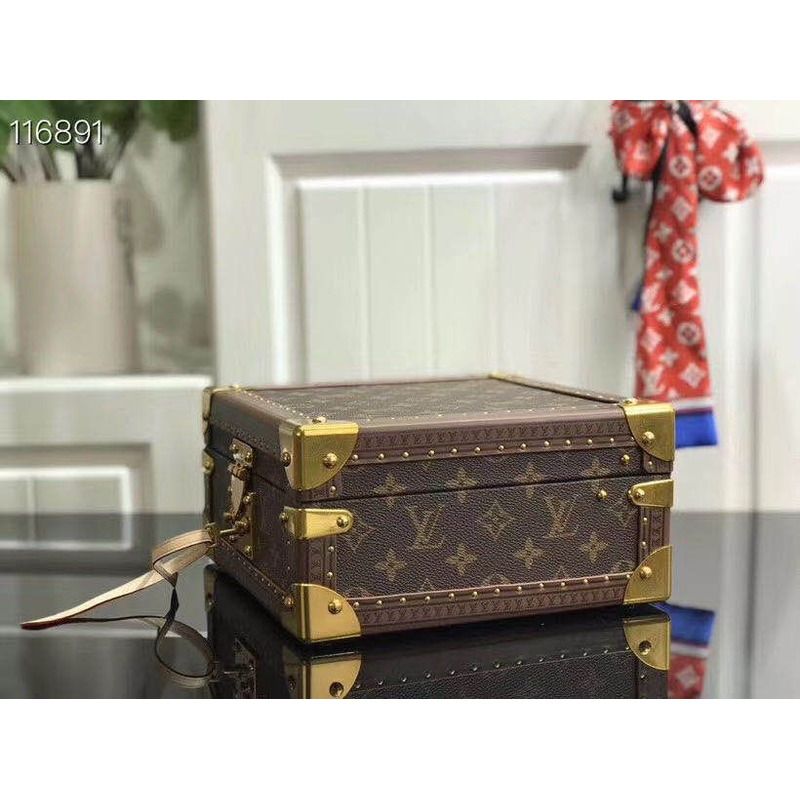 l**is V*t*n monogram makeup box