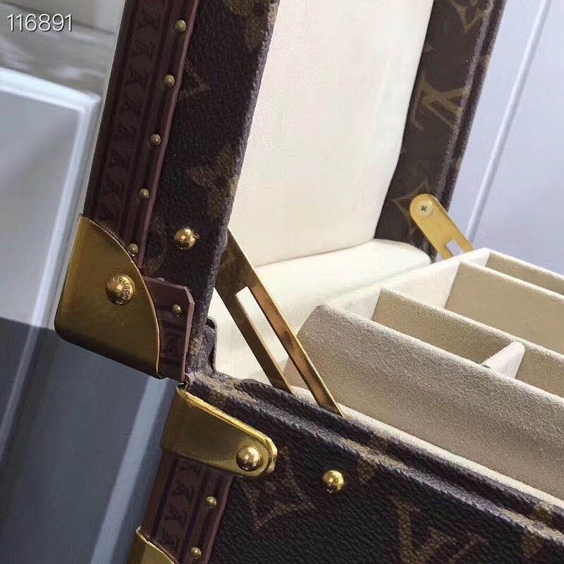 l**is V*t*n monogram makeup box