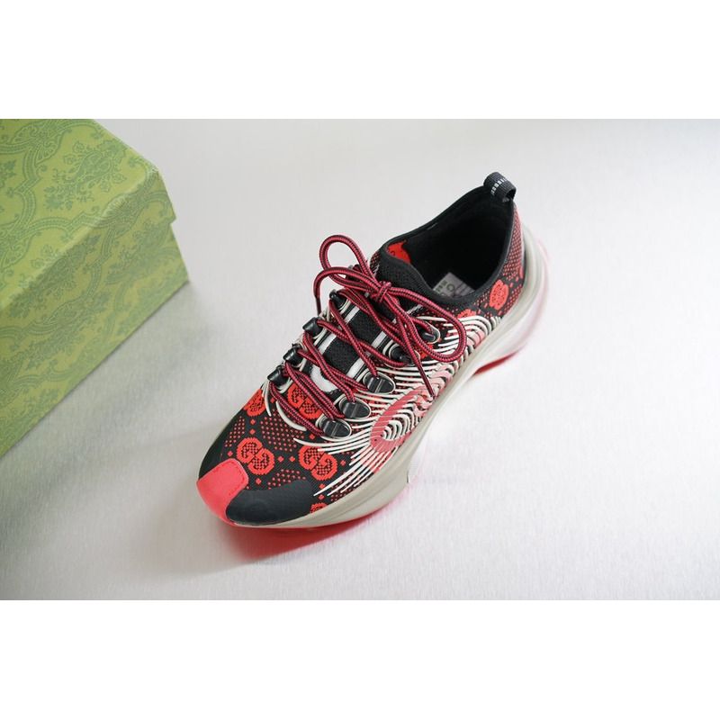 G*u*i run red/black sneakers