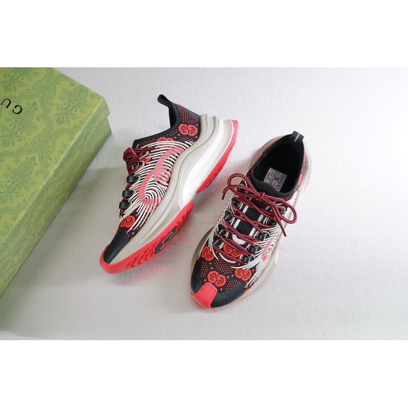 G*u*i run red/black sneakers