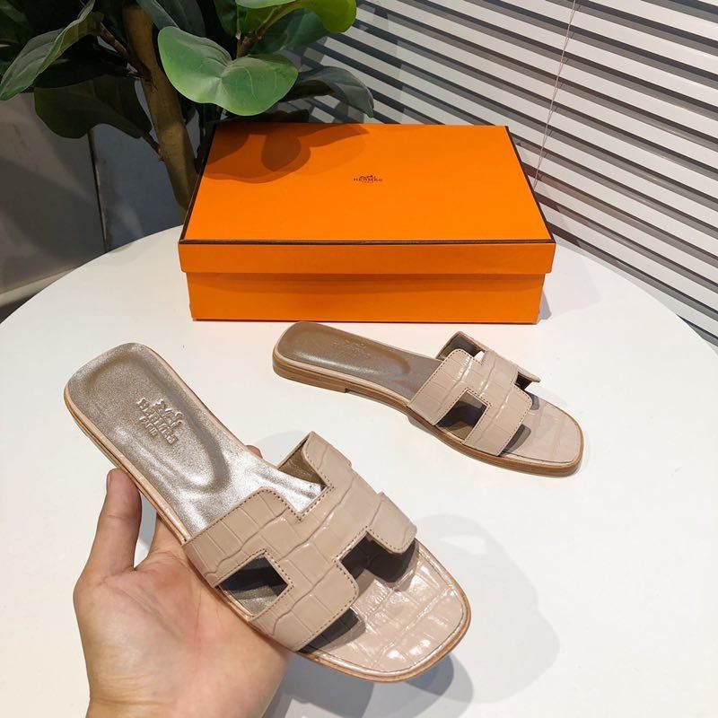 H**mes oasis crocodile sandals in bisque