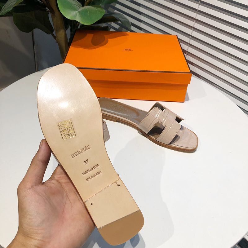 H**mes oasis crocodile sandals in bisque