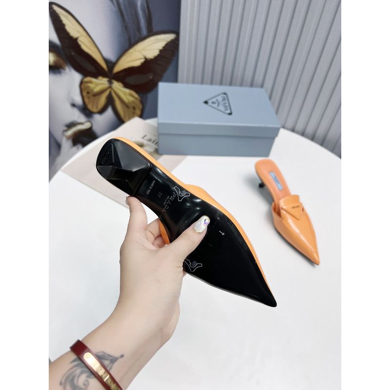 Pra*a logo patent leather pointy toe mule in orange