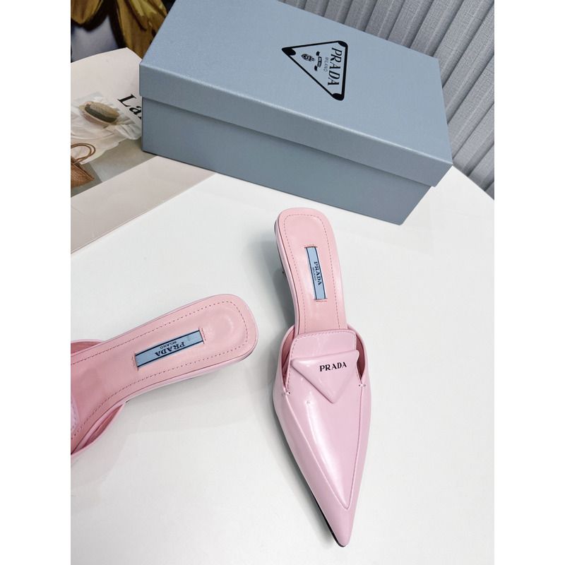 Pra*a logo patent leather pointy toe mule in pink