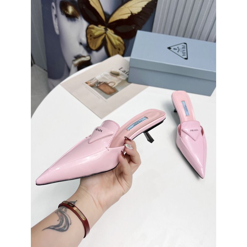 Pra*a logo patent leather pointy toe mule in pink