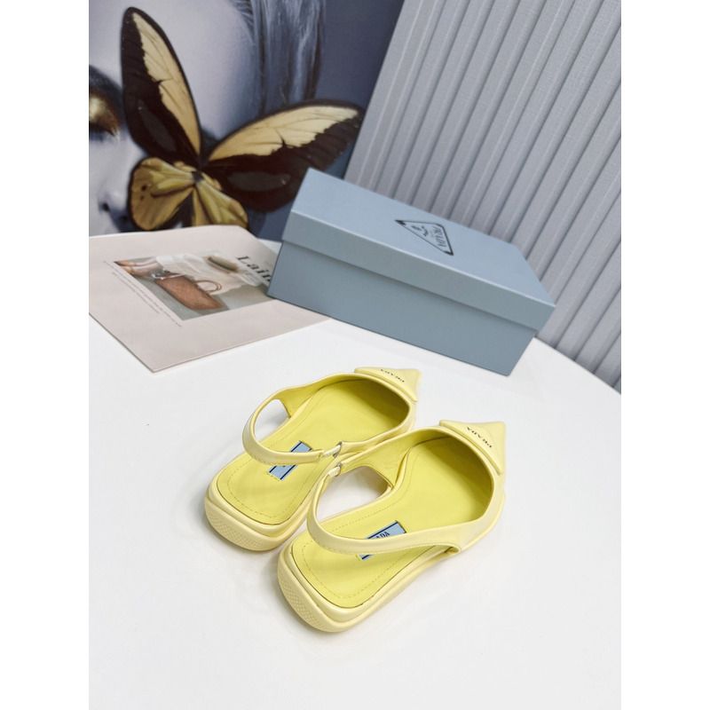 Pra*a pointed toe leather shoe yellow