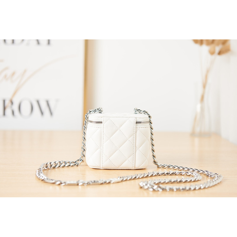 Ch*el 20s vanity case white