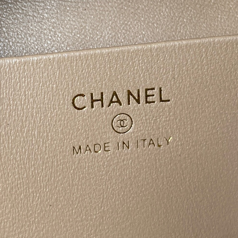 Ch*el vanity case - shiny lambskin & gold-tone metal pink