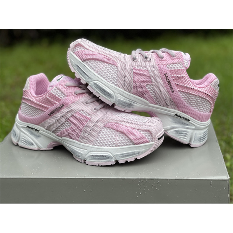 Ba*len*cia*ga phantom sneaker in pink