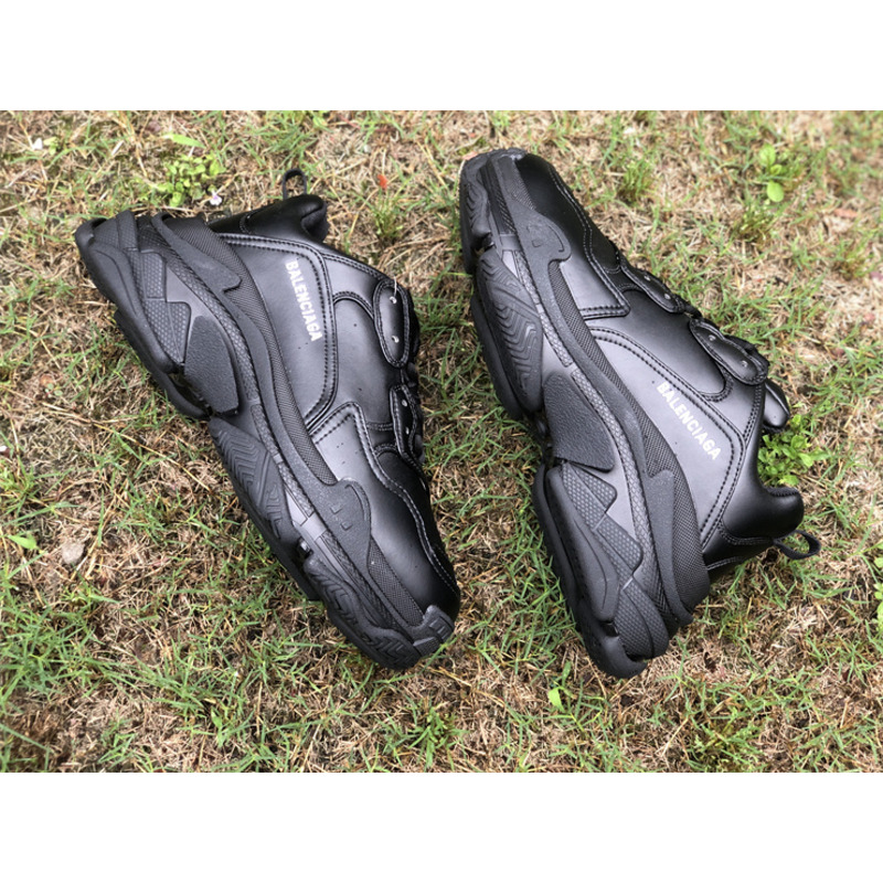 Ba*len*cia*ga triple s synthetic leather sneaker triple black