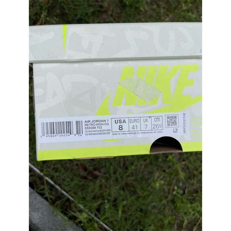 Air Jordan 1 High OG “Volt” Sneaker Black/Fluorescent Green