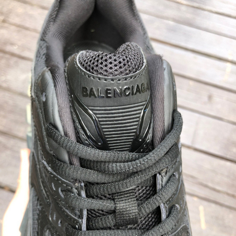 Ba*len*cia*ga defender mesh sneaker black