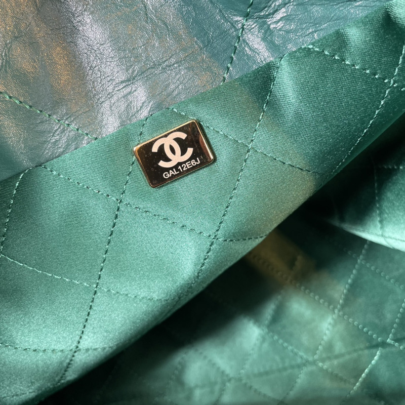 Ch*el 22 handbag shiny calfskin gold-tone & metal green