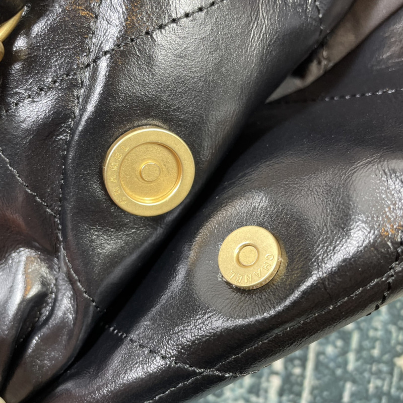 Ch*el 22 handbag shiny calfskin gold-tone & metal black