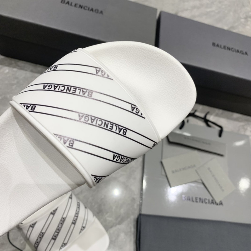 Ba*len*cia*ga logo pool slides in grain rubber