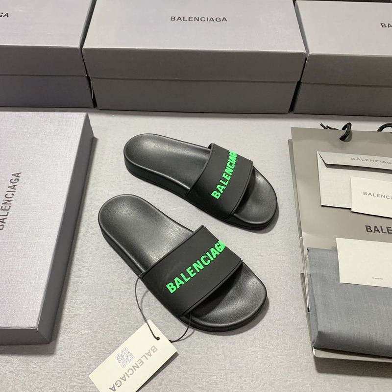 Ba*len*cia*ga 3d logo pool slides green black