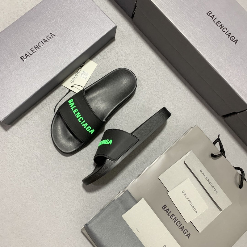 Ba*len*cia*ga 3d logo pool slides green black