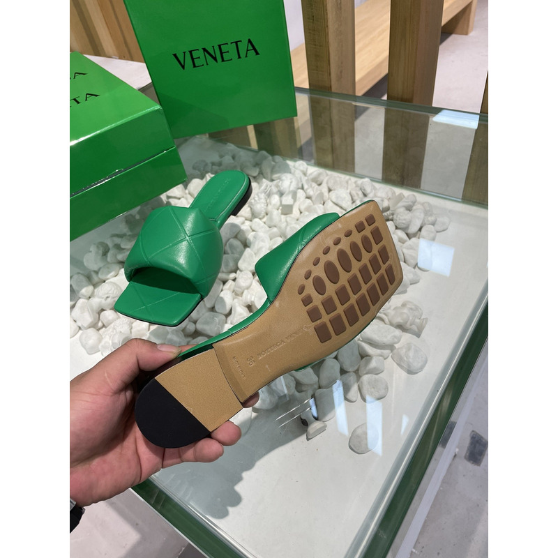 Bo*te*ga ve*ne*ta rubber lido sandals parakeet