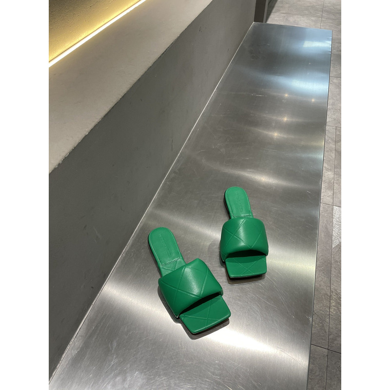 Bo*te*ga ve*ne*ta rubber lido sandals parakeet