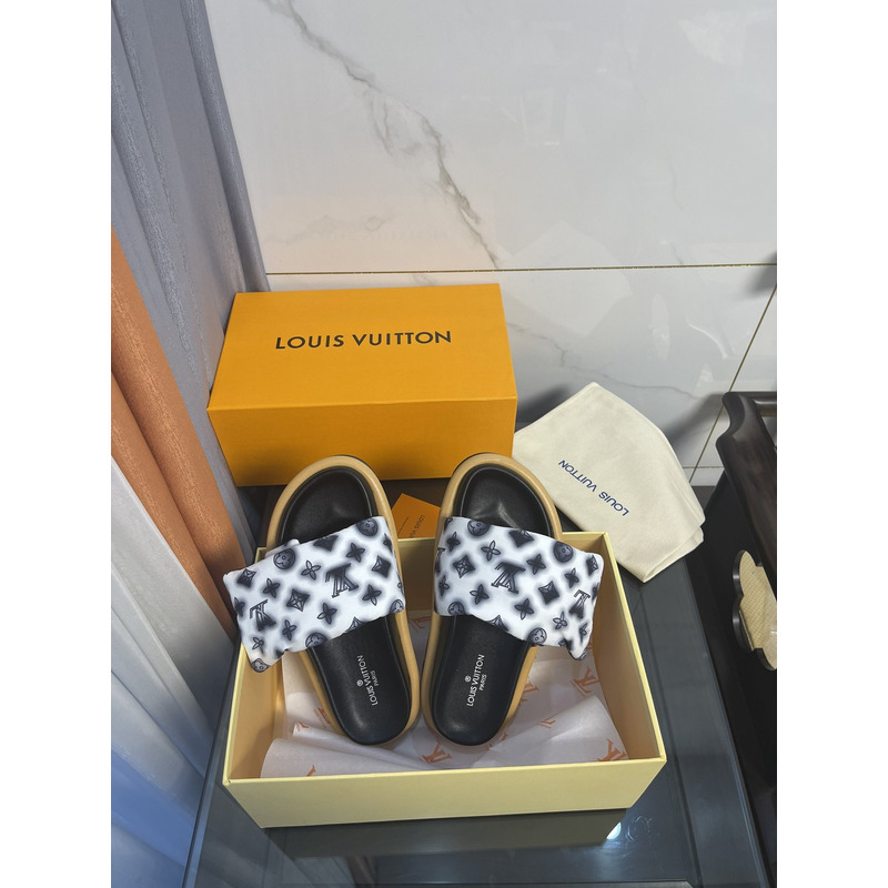 l**is V*t*n pool pillow comfort mule white