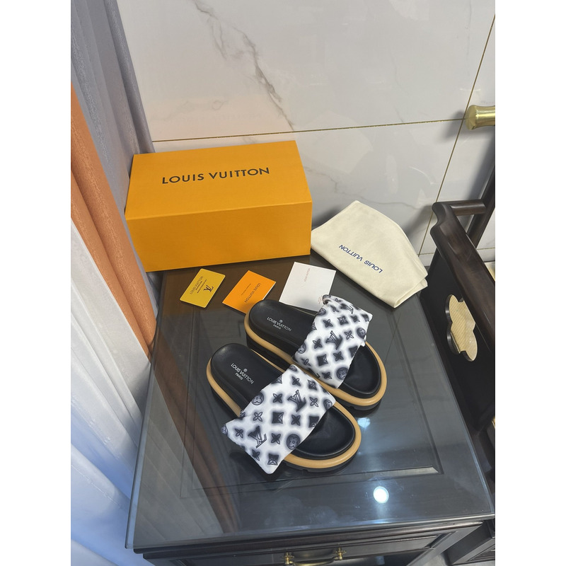 l**is V*t*n pool pillow comfort mule white