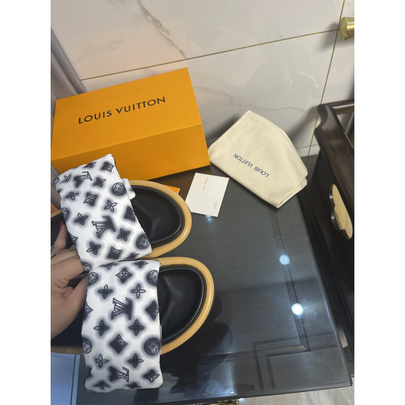 l**is V*t*n pool pillow comfort mule white