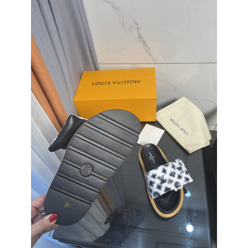 l**is V*t*n pool pillow comfort mule white