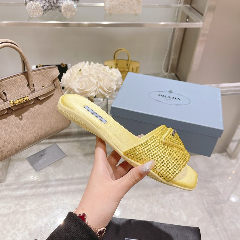 pra*a Di*m*nd slides yellow