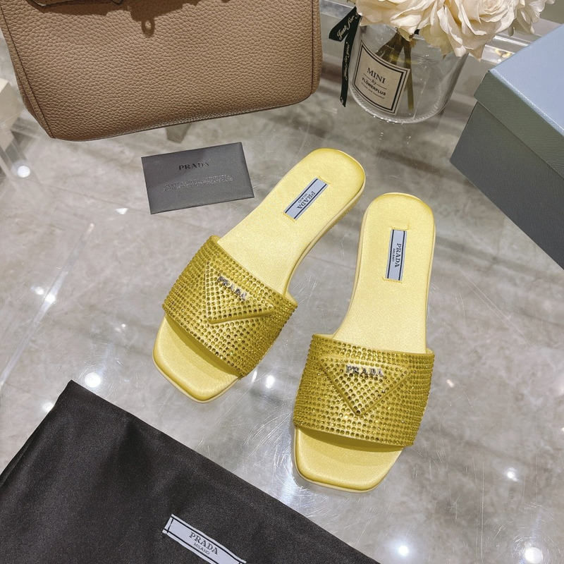 pra*a Di*m*nd slides yellow