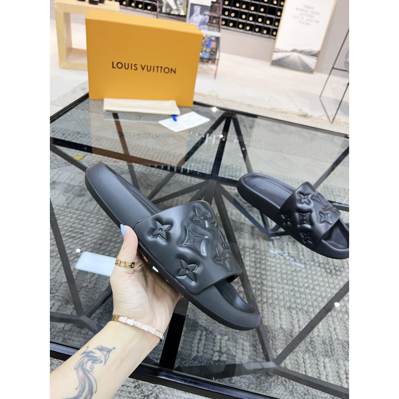 l**is V*t*n waterfront slippers black