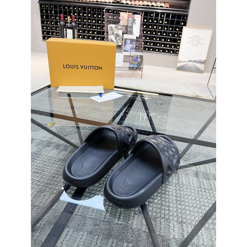 l**is V*t*n waterfront slippers black