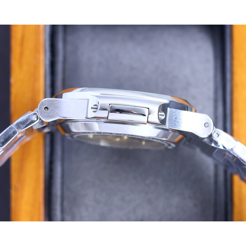 patek philippe nautilus 5711 green emerald Di*m*nds