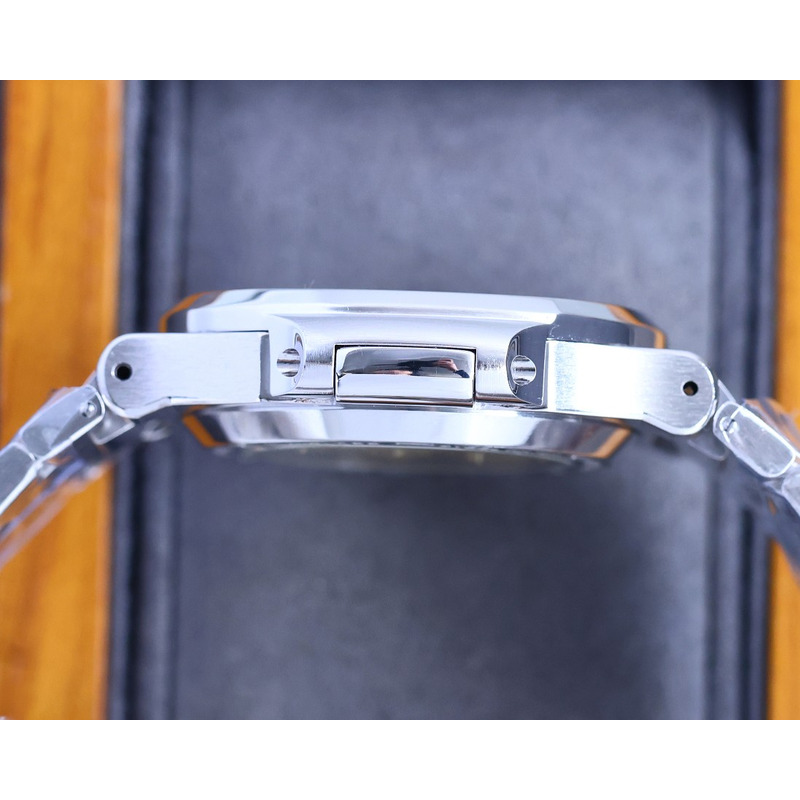 patek philippe nautilus 5711 white emerald Di*m*nds