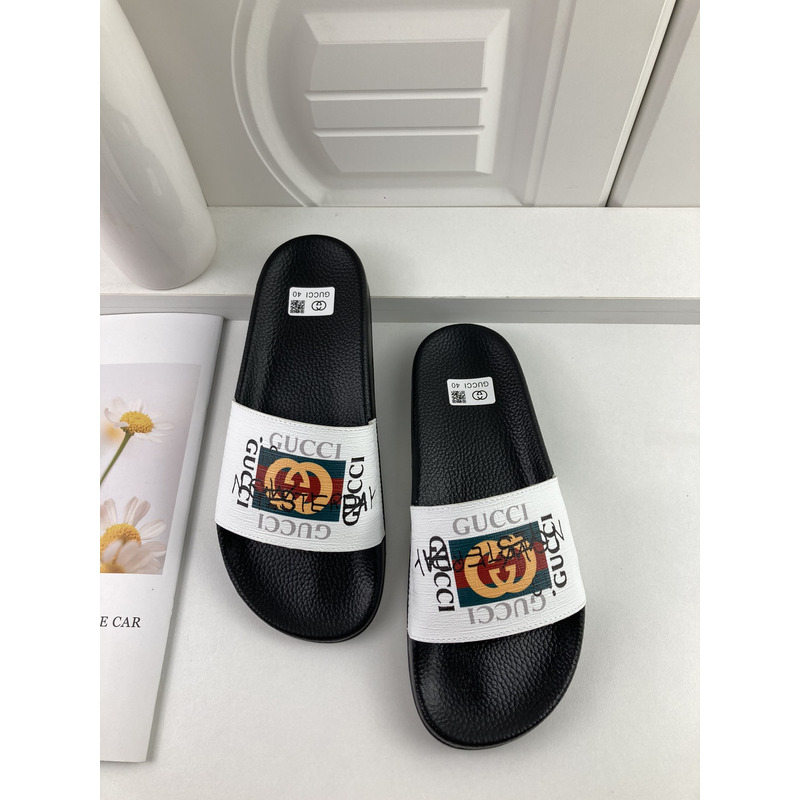 G*u*i sandal motif slide