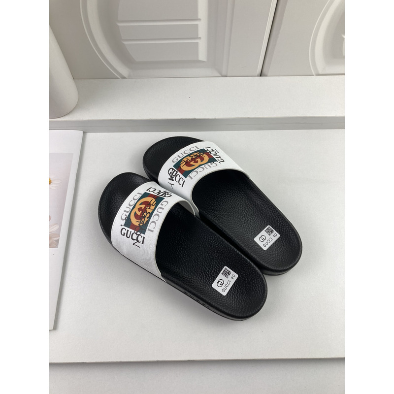 G*u*i sandal motif slide