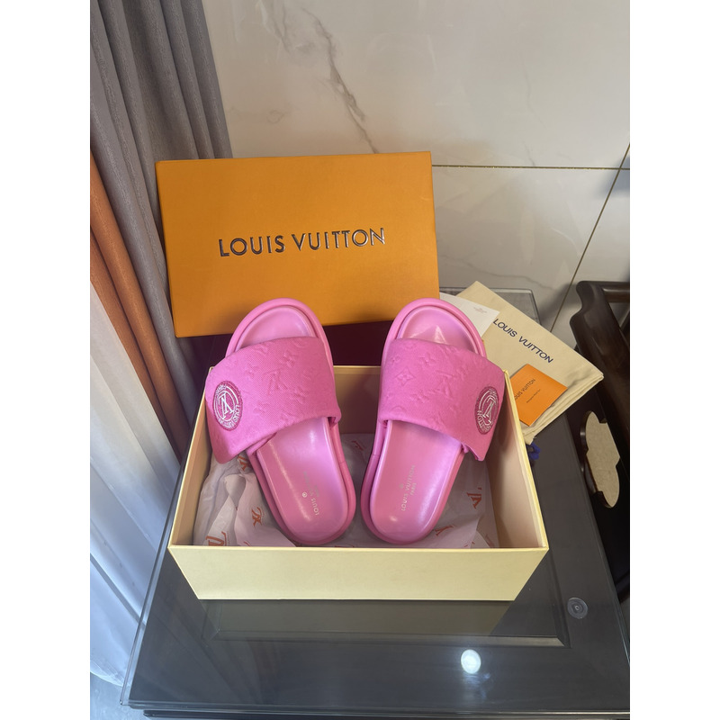 l**is V*t*n pool pillow comfortable slippers fuchsia