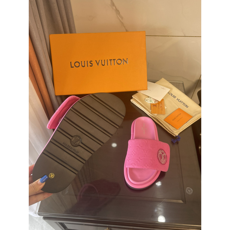 l**is V*t*n pool pillow comfortable slippers fuchsia