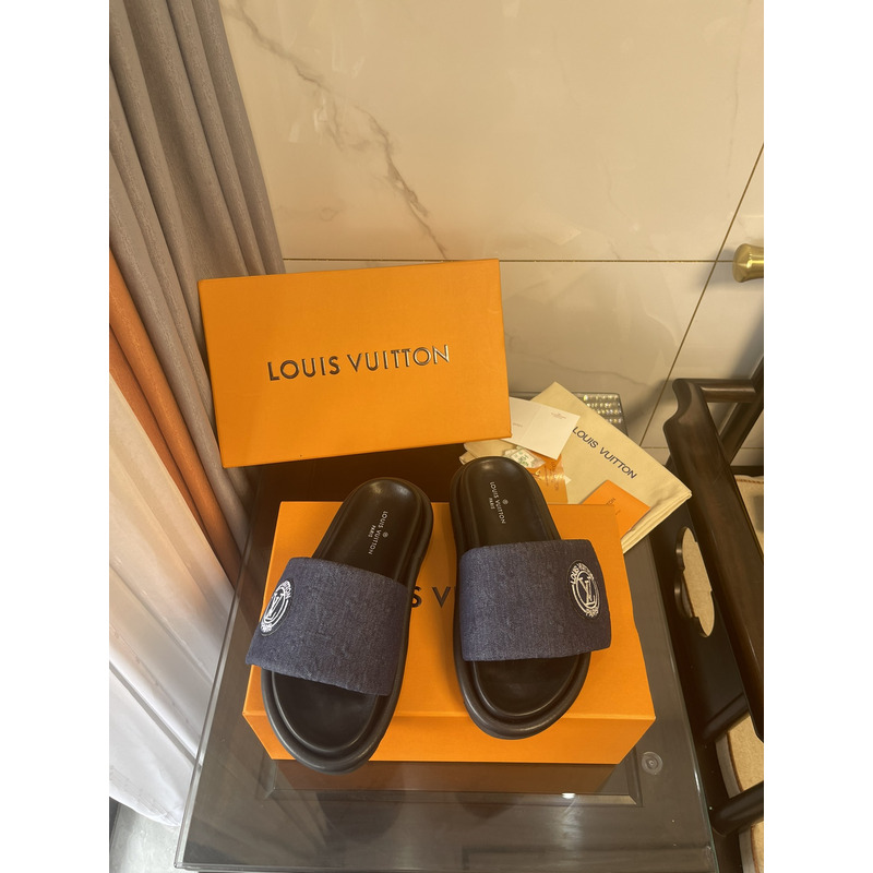 l**is V*t*n pool pillow flat comfort mules black blue