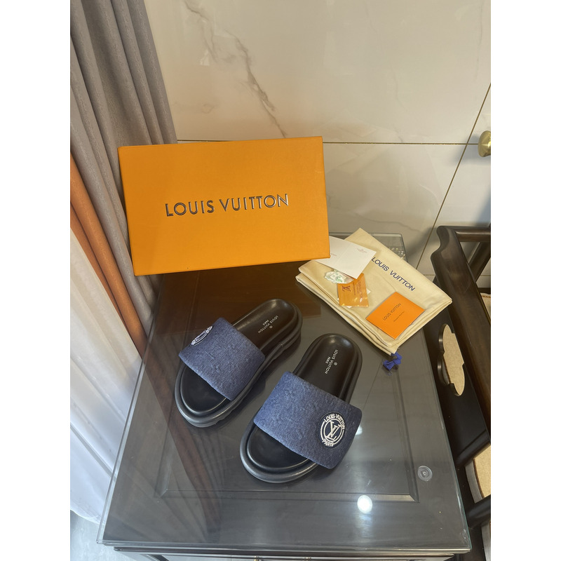 l**is V*t*n pool pillow flat comfort mules black blue