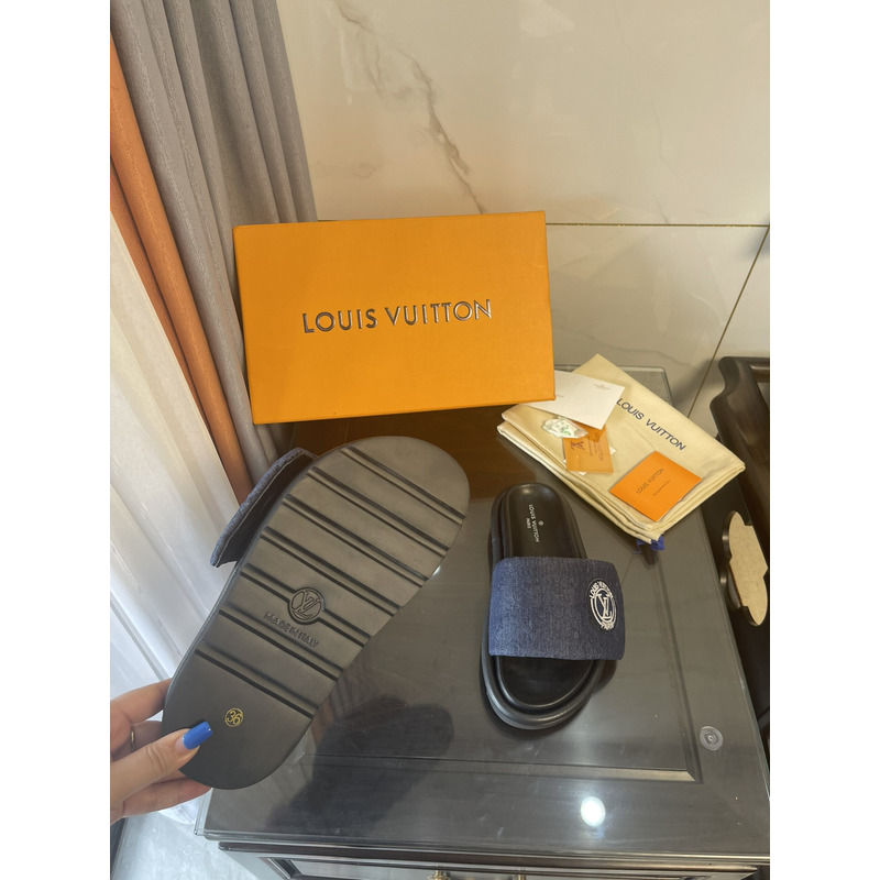 l**is V*t*n pool pillow flat comfort mules black blue