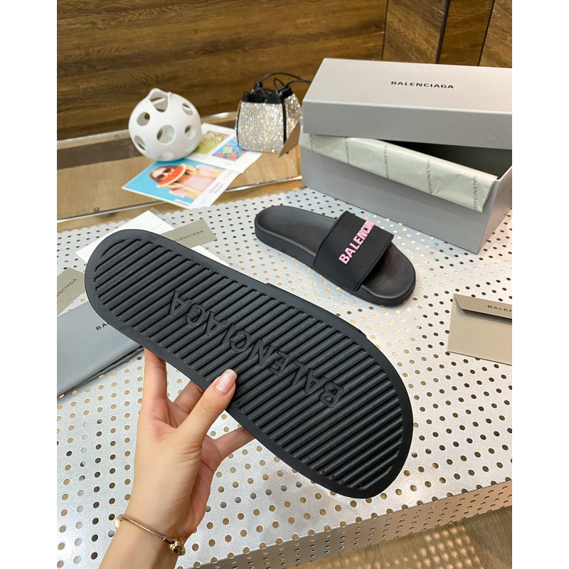 Ba*len*cia*ga pool slide sandal in black rubber with pink 3d Ba*len*cia*ga logo