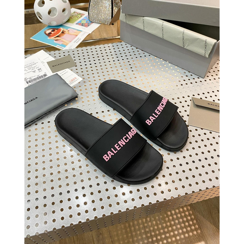 Ba*len*cia*ga pool slide sandal in black rubber with pink 3d Ba*len*cia*ga logo