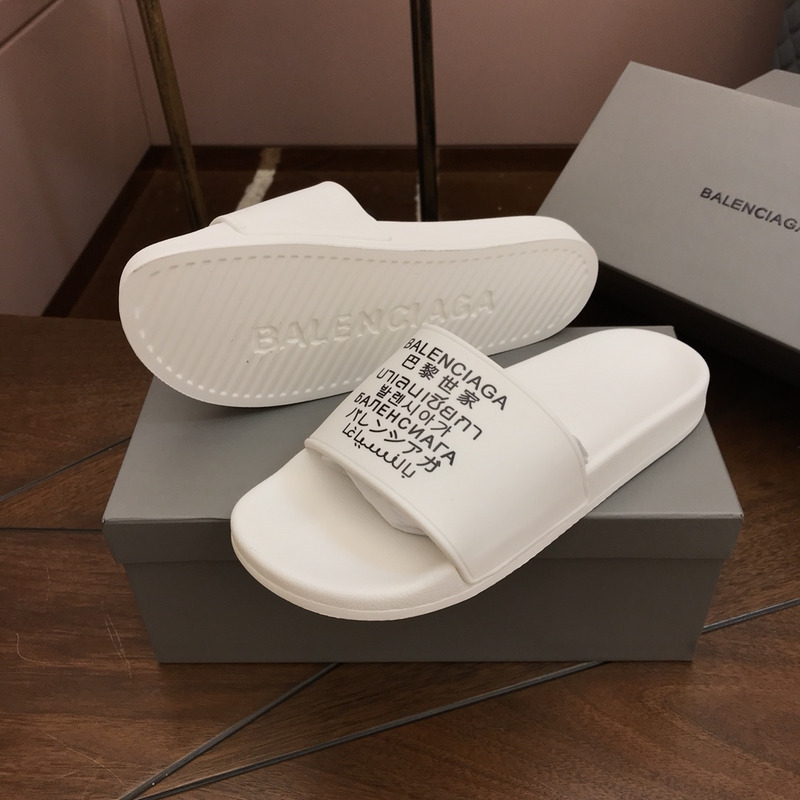 Ba*len*cia*ga  languges pool slides white