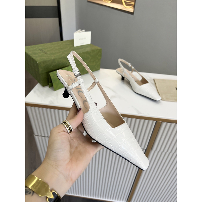 G*u*i crocodile leather low heel lace-up pumps white