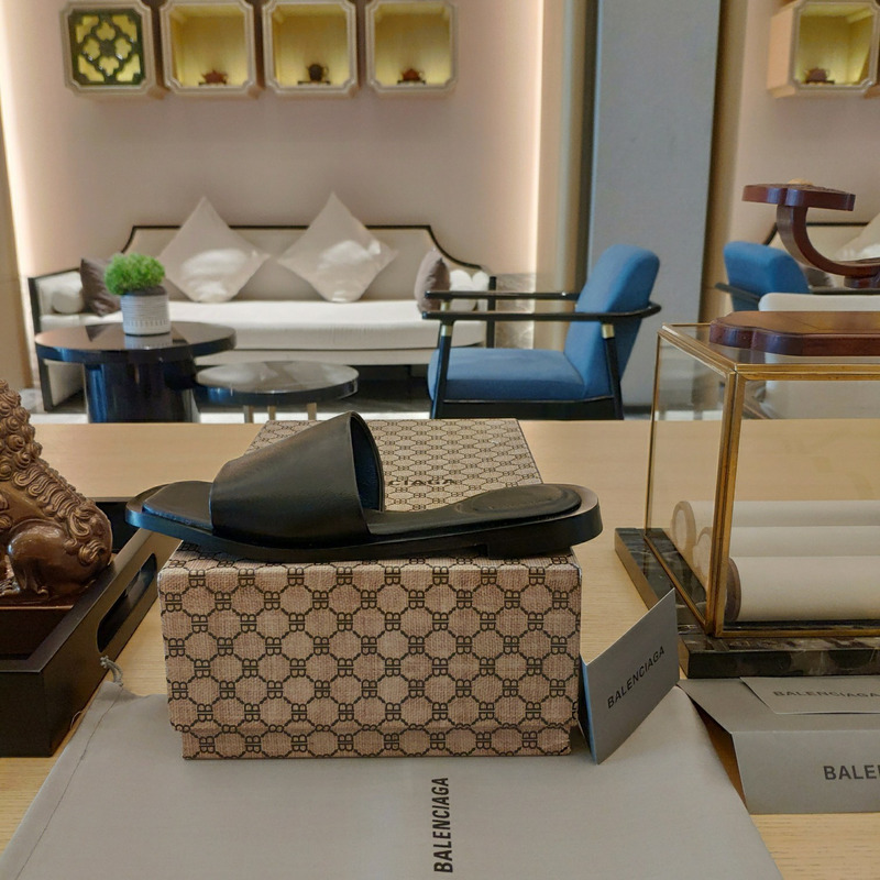 Ba*len*cia*ga ladies flat open toe simple slides black