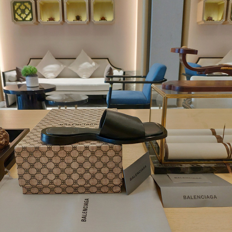 Ba*len*cia*ga ladies flat open toe simple slides black