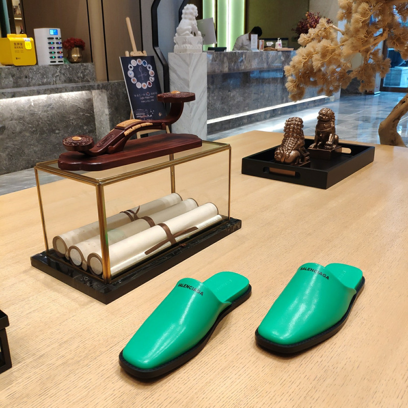 Ba*len*cia*ga cosy logo-print leather mules green