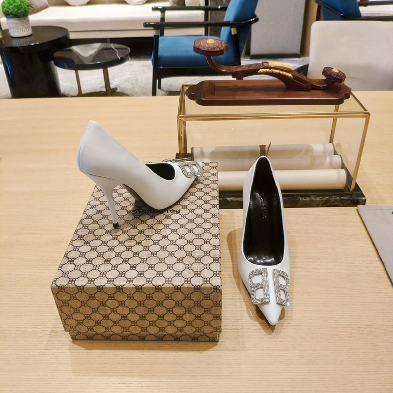 Ba*len*cia*ga women\