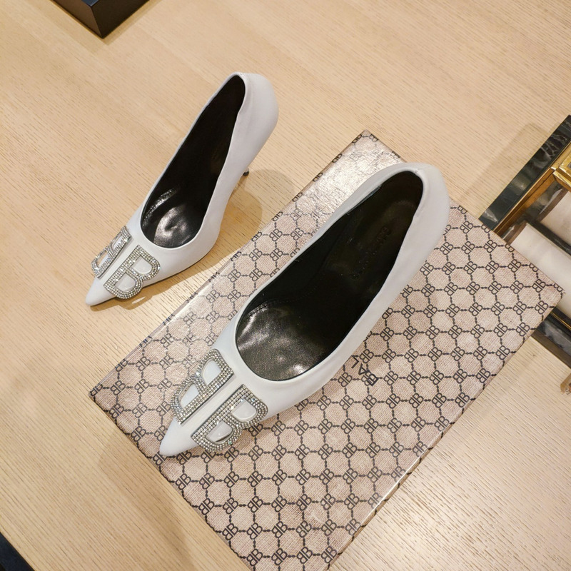 Ba*len*cia*ga women\