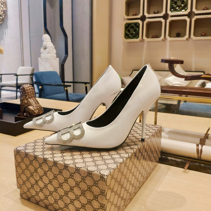 Ba*len*cia*ga women\